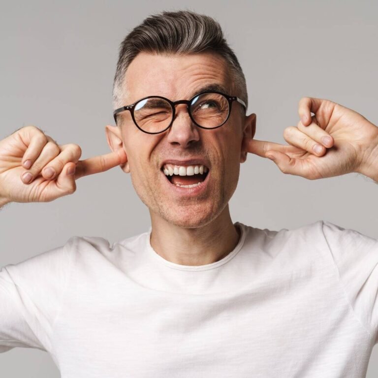 como-destapar-un-oido-lleno-de-cera